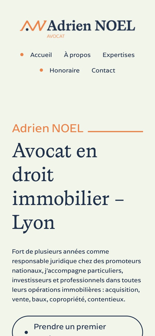 La même page d’accueil sur téléphone.